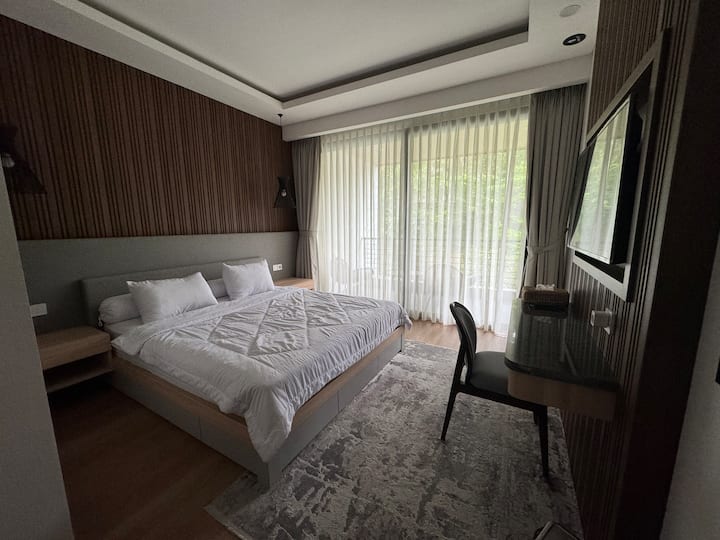 Стая Лало - голямо двойно легло - 2 - ри етаж - балкон с изглед към пътя