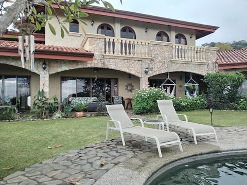 Leones, Relaxing oasis with  ocean view.