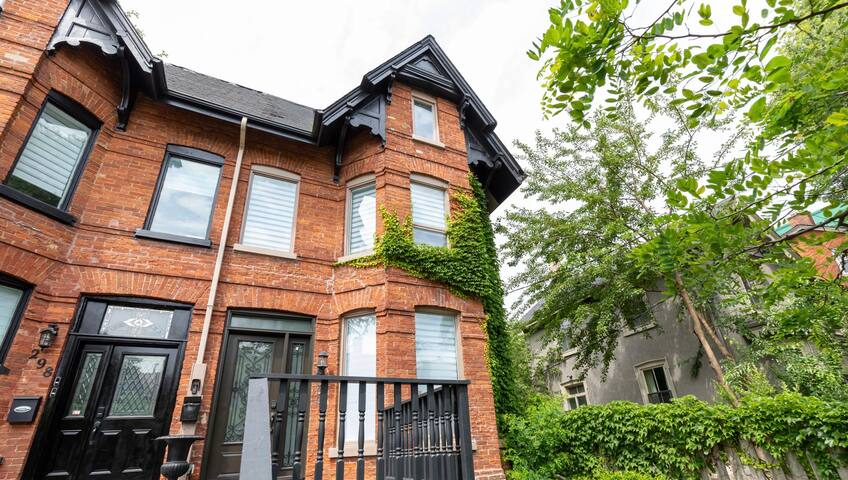 Downtown Victorian close to the Eaton Centre gallery image 2