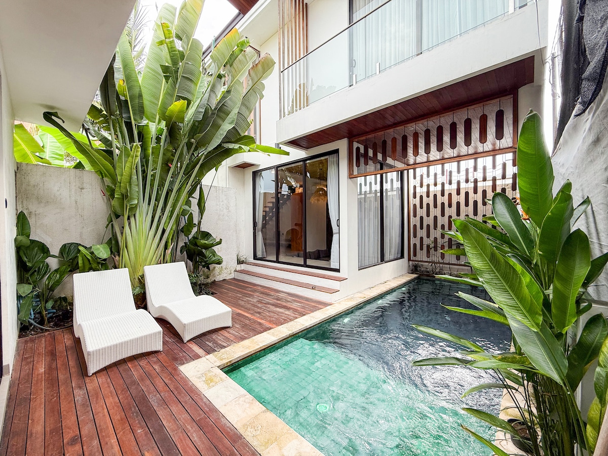 Villa in Kediri · ★4.75 · 3 bedrooms · 3 beds · 3 private baths, comparable Airbnb