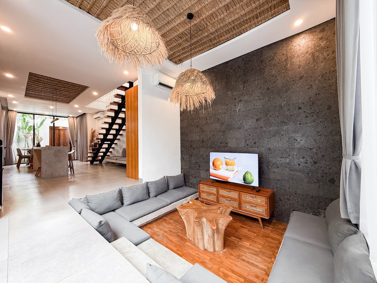 Villa in Kediri · ★4.75 · 3 bedrooms · 3 beds · 3 baths, сопоставимый объект Airbnb