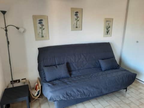 Top Airbnb: Studio in Valras Beach 300 m from beach - Saturday to Saturday in Valras Plage