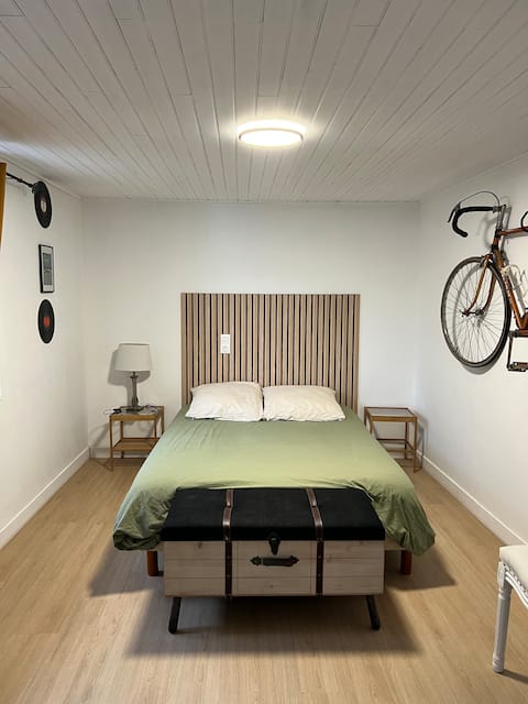 Independent room on the banks of the Loire