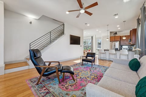 Top performing Airbnb: Austin ~ Brentwood Oasis ~ 3 beds ~ Backyard ~ W/D in Brentwood