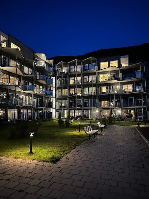 Top performing Airbnb: Modern apartment - 10 min from Tromsø city center in Reinelva/Hundbergan