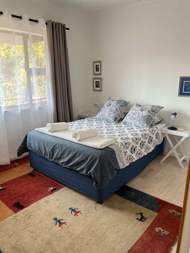 Podemos equipar esta habitación con una cama doble o dos individuales a pedido.