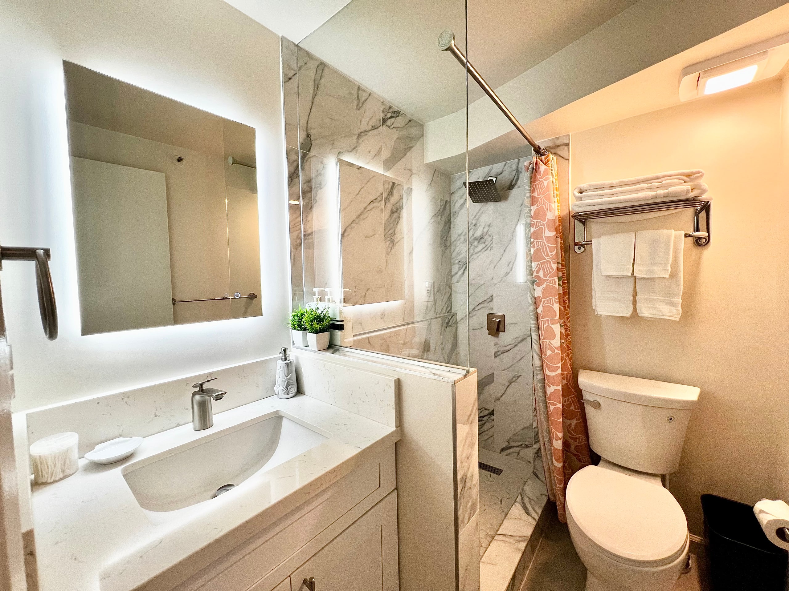 Condo in Honolulu · ★4.92 · Studio · 1 bed · 1 bath - Image 8