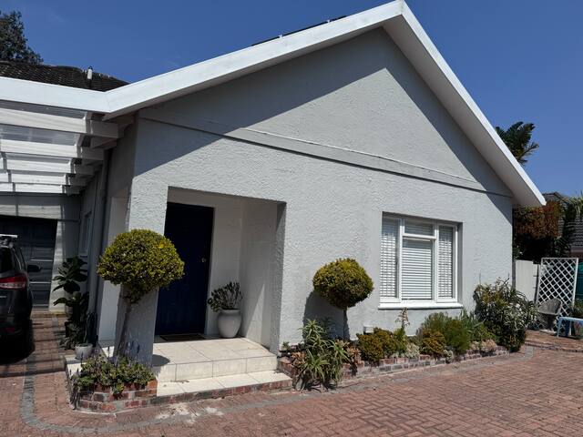 Family Friendly Holiday Home -Claremont Cape Town gallery image 3
