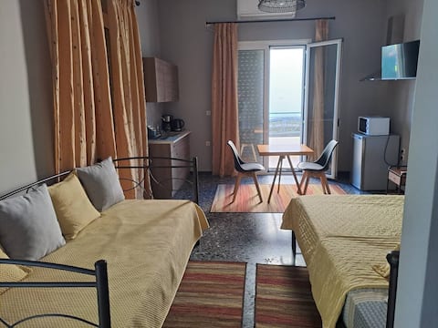 Top performing Airbnb: Dimitris place, near Athens airport in Δήμος Κρωπίας