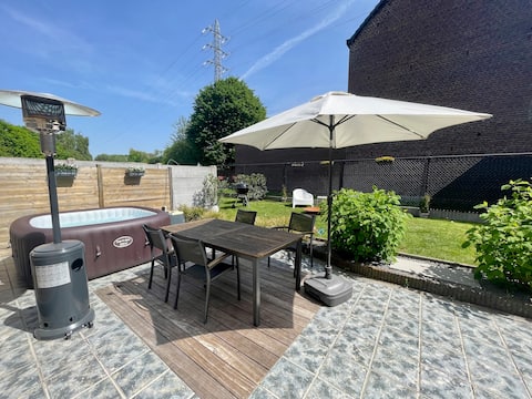 Cozy cottage with jacuzzi + garden in a green neighborhood