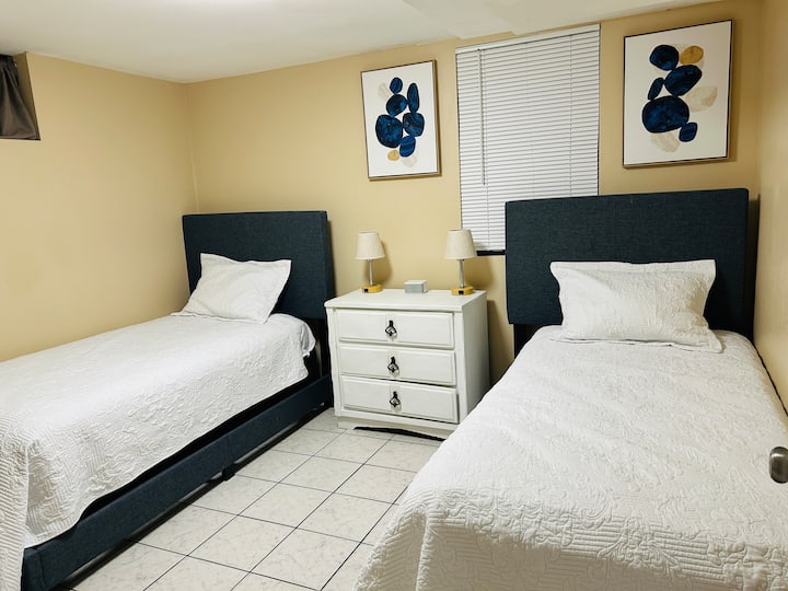 โคมไฟมีพอร์ตชาร์จ