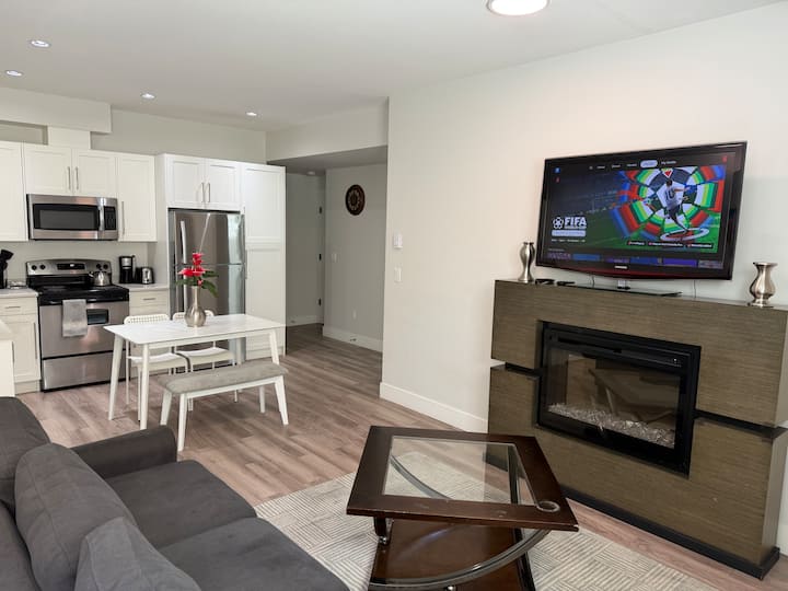 Charming 2 Bedroom Suite Near White Rock Beach - Blaine, WA