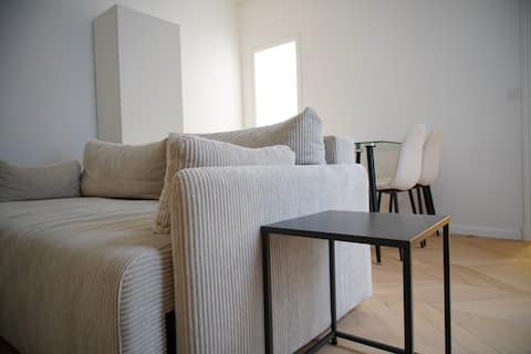 Top Airbnb: Lovely renovated apartment near the Eiffel Tower in Paris 7e Arrondissement