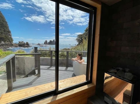 In front of the sea | Fully chartered | Sauna, jacuzzi, BBQ included, whole house rental