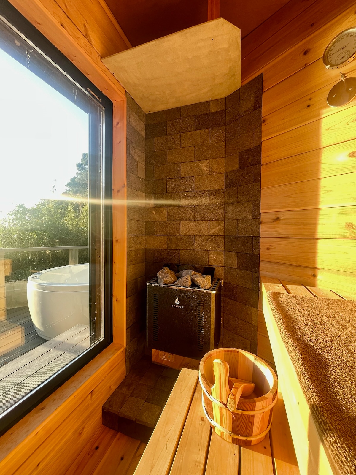 Private Seaside Cottage | Sauna, Jacuzzi, and BBQ - Houses for