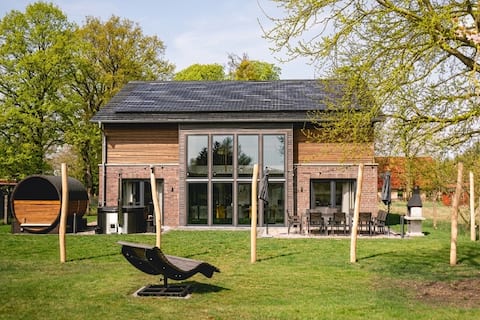 Hot Tub + Sauna | 9 BR | Holiday Villa Müritz