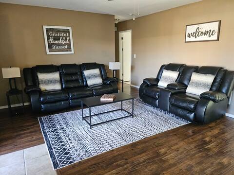 Cozy Gresham Charmer, Prime Location