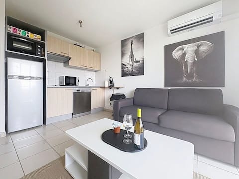 Successful Airbnb property: Sea side ° On the waterfront in Marseillan° N17 in Marseillan