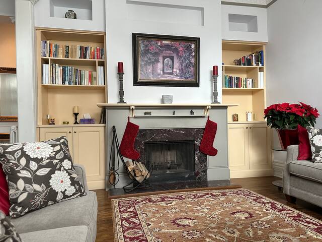 Entire 4BR heritage home: elegance meets history gallery image 2