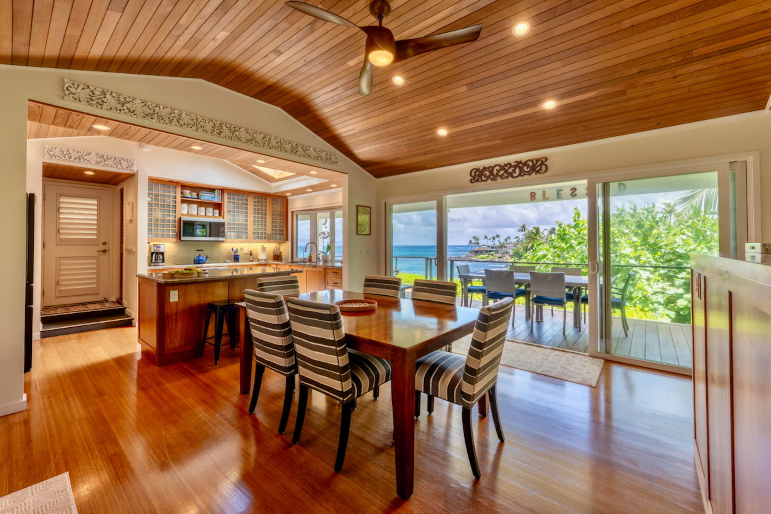 Home in Lahaina · ★4.93 · 2 bedrooms · 3 beds · 2 baths - Image 15