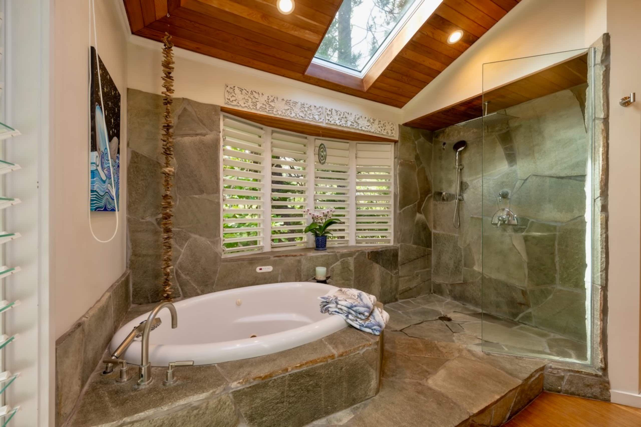 Home in Lahaina · ★4.93 · 2 bedrooms · 3 beds · 2 baths - Image 36
