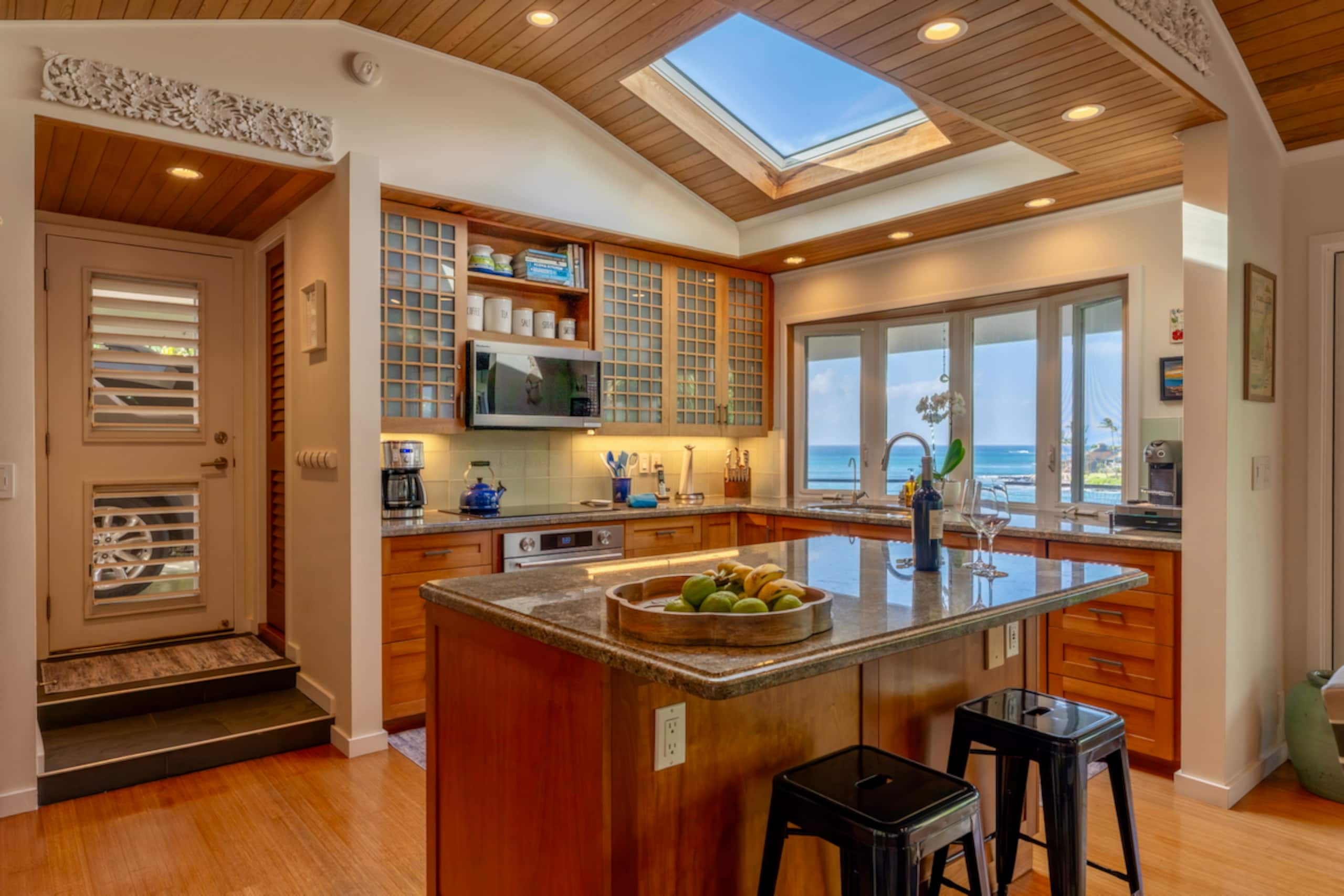 Home in Lahaina · ★4.93 · 2 bedrooms · 3 beds · 2 baths - Image 10