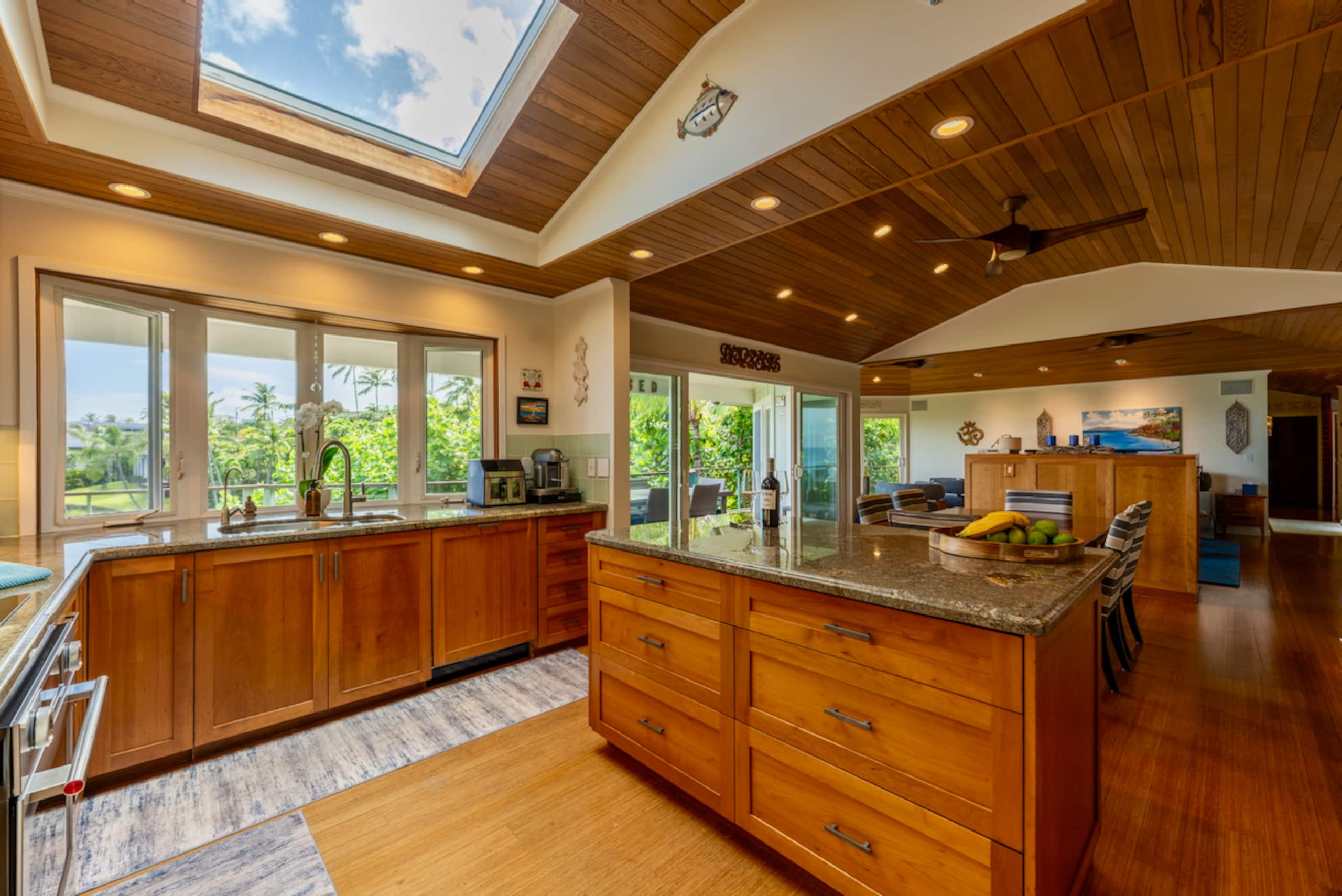 Home in Lahaina · ★4.93 · 2 bedrooms · 3 beds · 2 baths - Image 11
