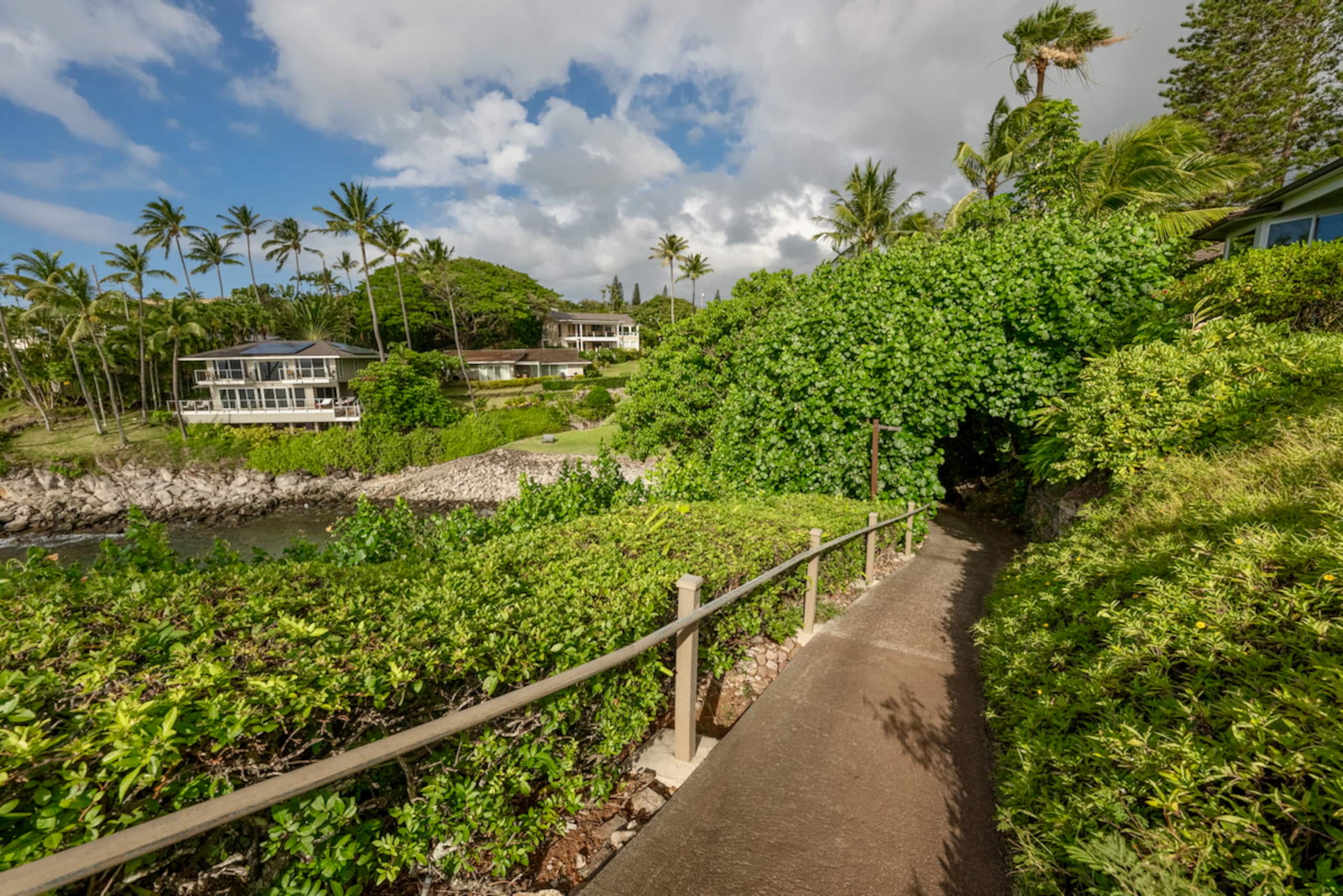 Home in Lahaina · ★4.93 · 2 bedrooms · 3 beds · 2 baths - Image 65