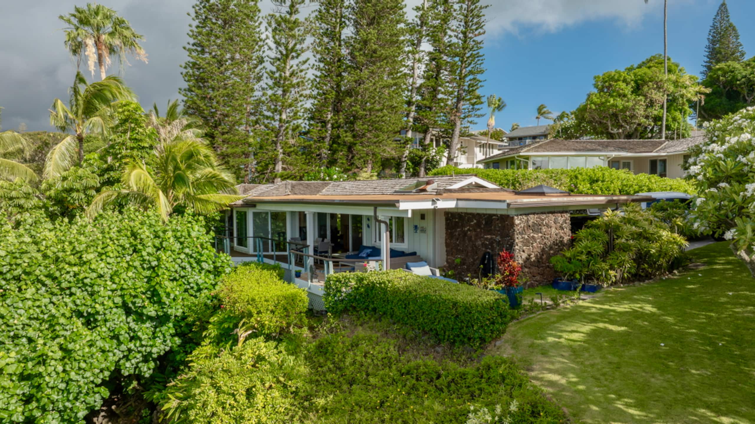 Home in Lahaina · ★4.93 · 2 bedrooms · 3 beds · 2 baths - Image 48