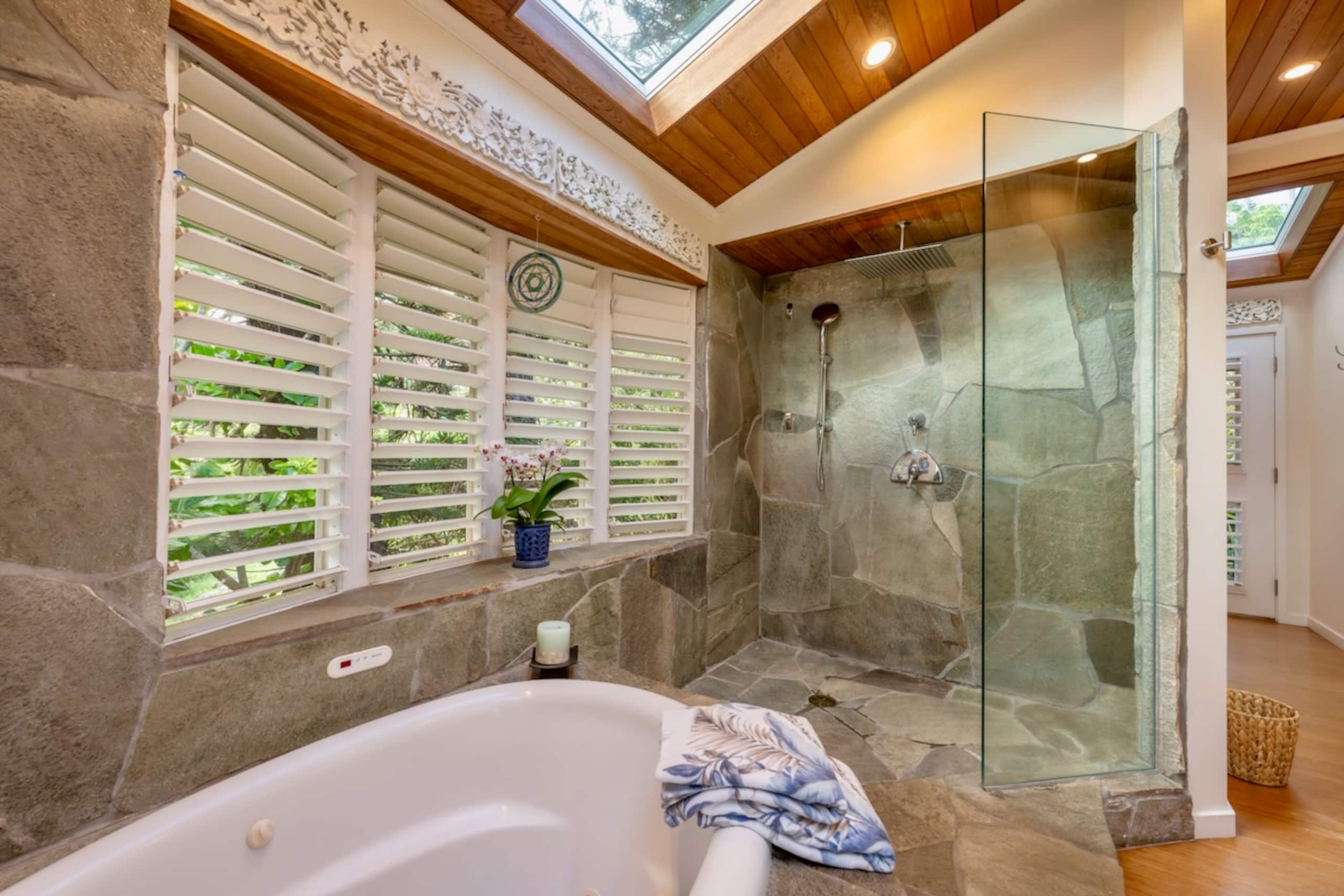 Home in Lahaina · ★4.93 · 2 bedrooms · 3 beds · 2 baths - Image 35
