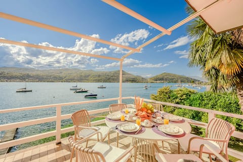 Italian Lakes lakeside villa with direct lake acce
