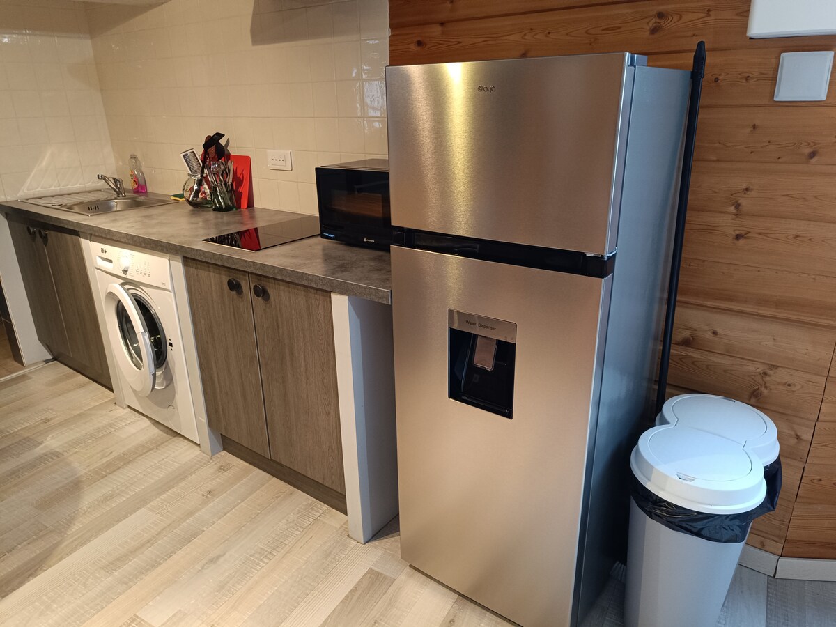 Propriété Airbnb réussie: Renting a furnished, air-conditioned studio with heated pool à Montélimar