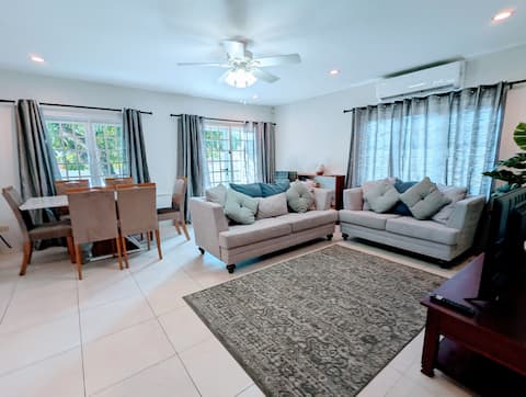 Contemporary Petit Valley Apt