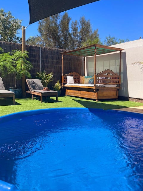 Popular Airbnb listing: Serenity • sauna • cold bath • pool • pet friendly in Kalbarri