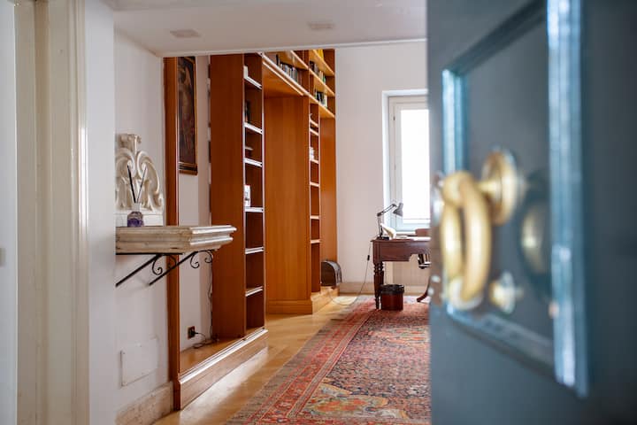 Hyrja në apartament me derë sigurie