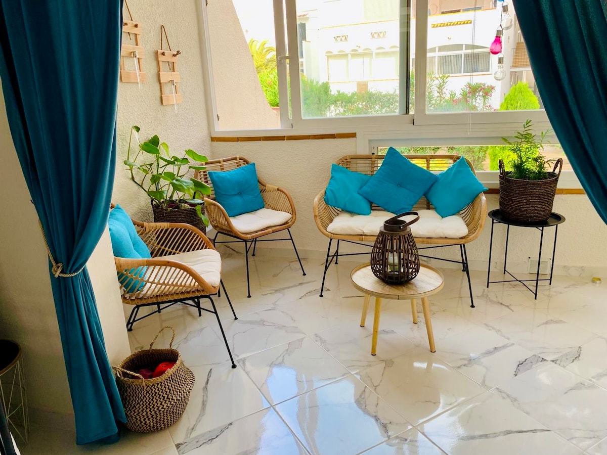 Anuncio de Airbnb popular: Roses | Family vacation, swimming pool & barbecue en Roses