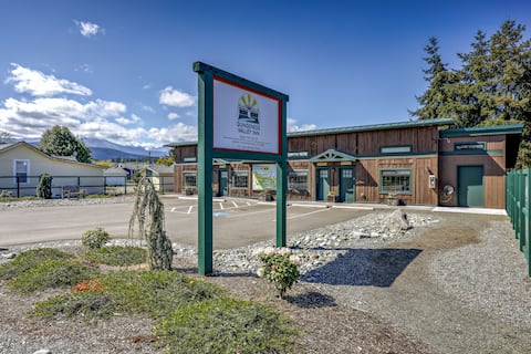 Dungeness Valley Inn- Lavender Rm