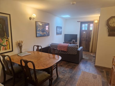 Top Airbnb: Cosy Cabin in the City of Bristol with parking in Stoke Park And Cheswick