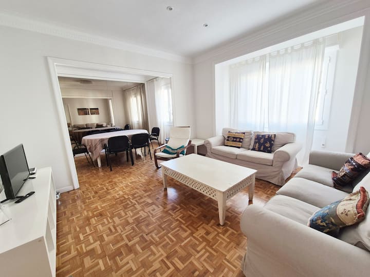 Quiet & Spacious 3b/room Apartment Hutb000110-69 - Barcelona