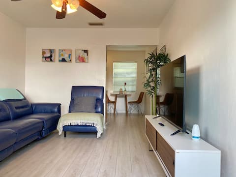 Sunny Spacious Apt by Water, 5min from Beach