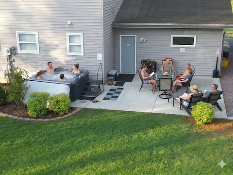 Downtown Spring Green Oasis | Steps to Park & Golf