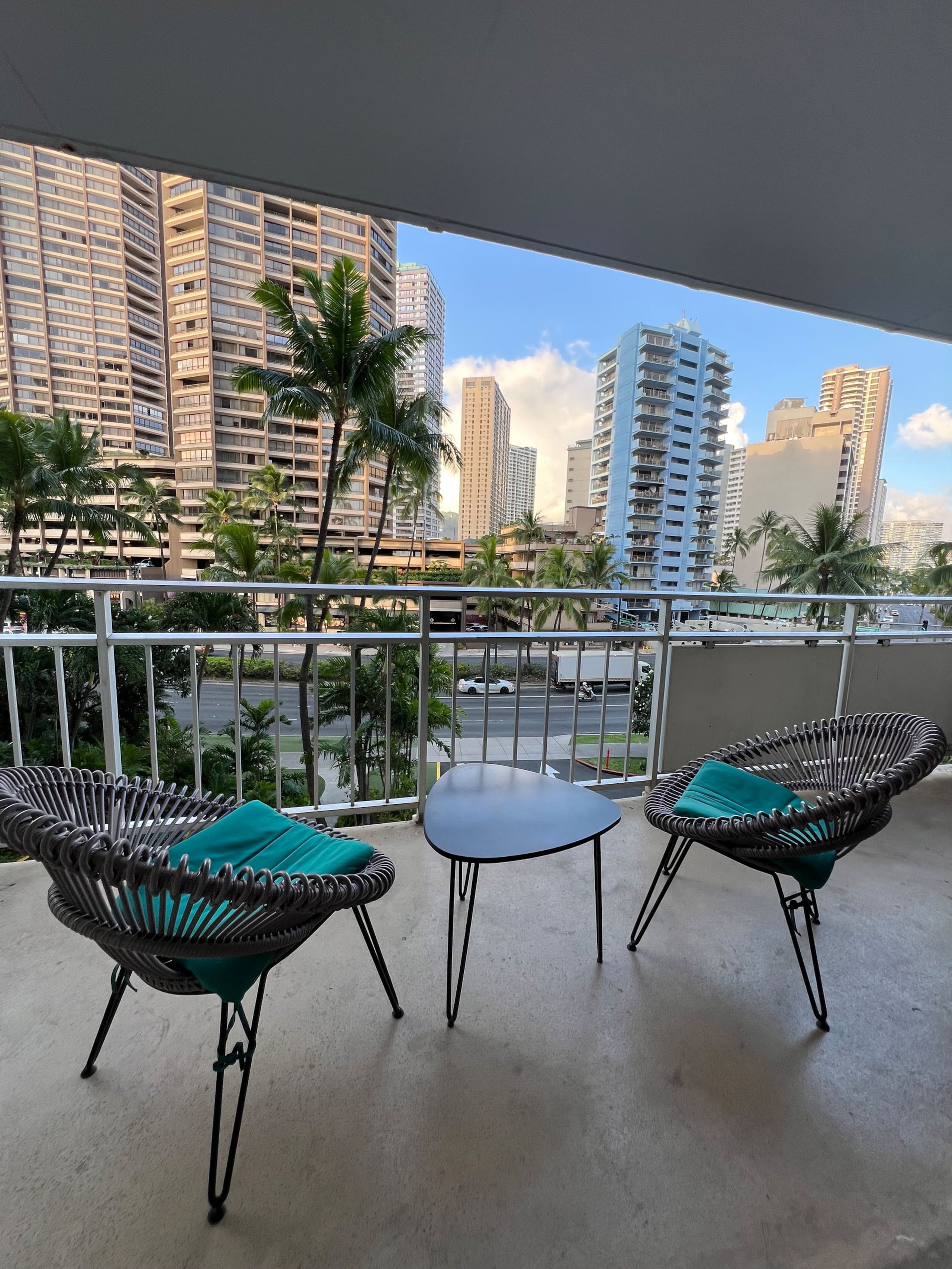 Ilikai Waikīkī Studio w/ 2 Pools and large lanai - Image 11