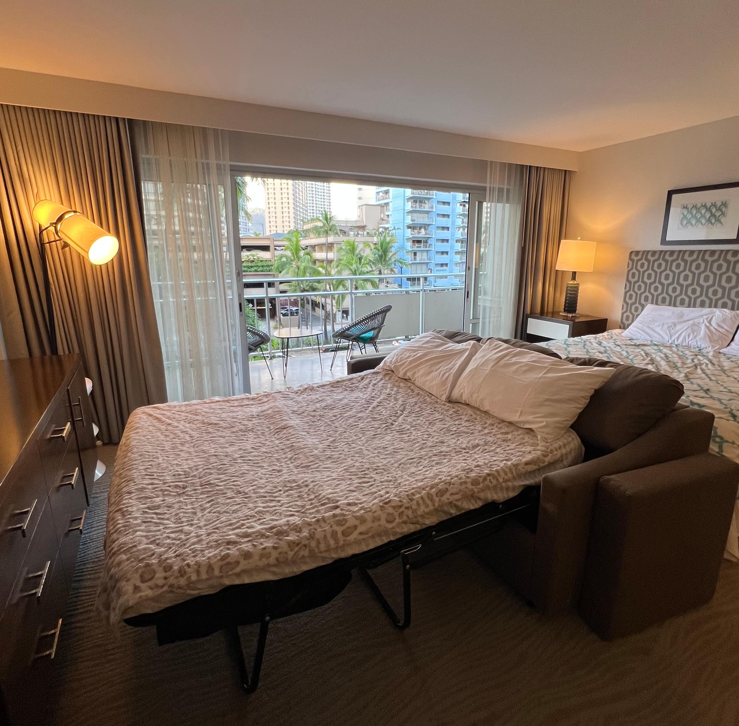 Ilikai Waikīkī Studio w/ 2 Pools and large lanai - Image 8