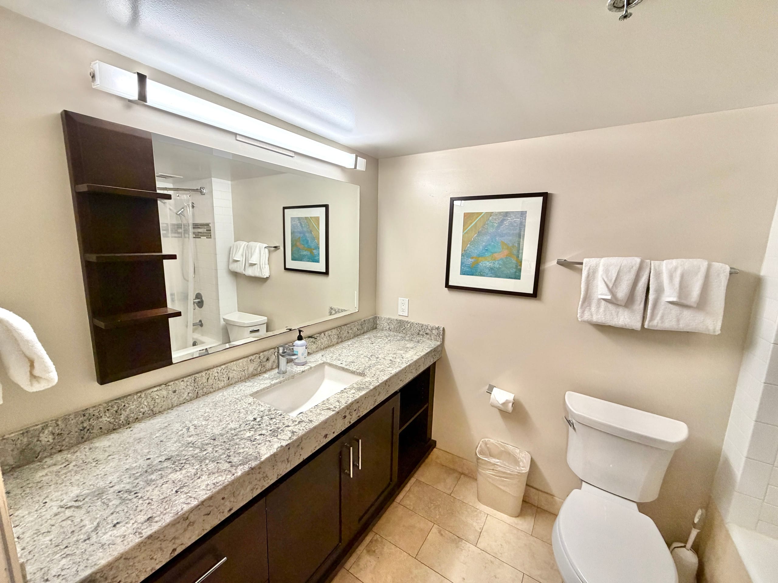 Ilikai Waikīkī Studio w/ 2 Pools and large lanai - Image 10