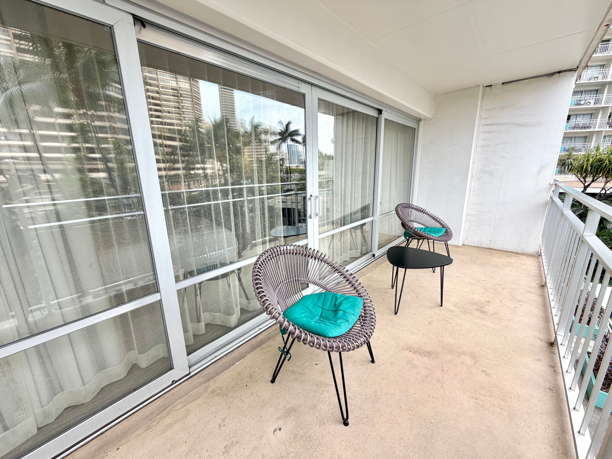 Ilikai Waikīkī Studio w/ 2 Pools and large lanai - Image 12