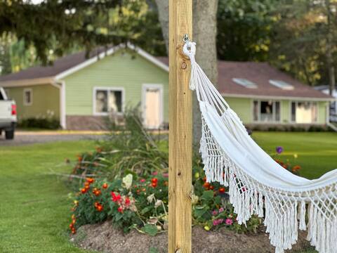 Lakefront Cottage for 6 in Upper State NY