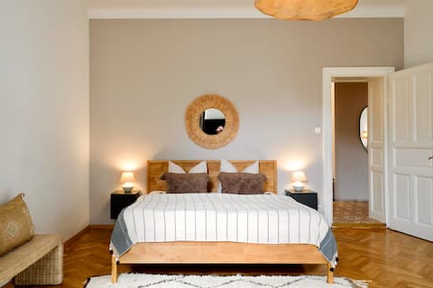 Central Luxury Stay - free parking near Kunsthaus