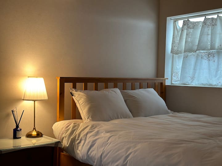 غرفة مع مرحاض