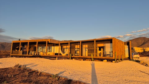 Beachfront house, spectacular view.