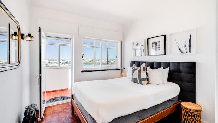Sunny 3bdr Flat In Portimão By Lovelystay - Portimão